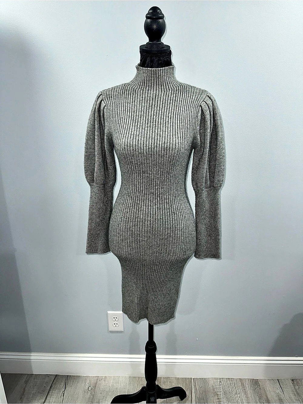 QED London Ribbed Turtleneck Puff Sleeve Sweater in Gray Size Medium Like New